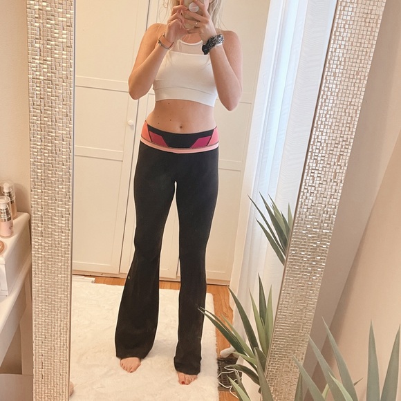 Lululemon Groove Leggings - Picture 2 of 2